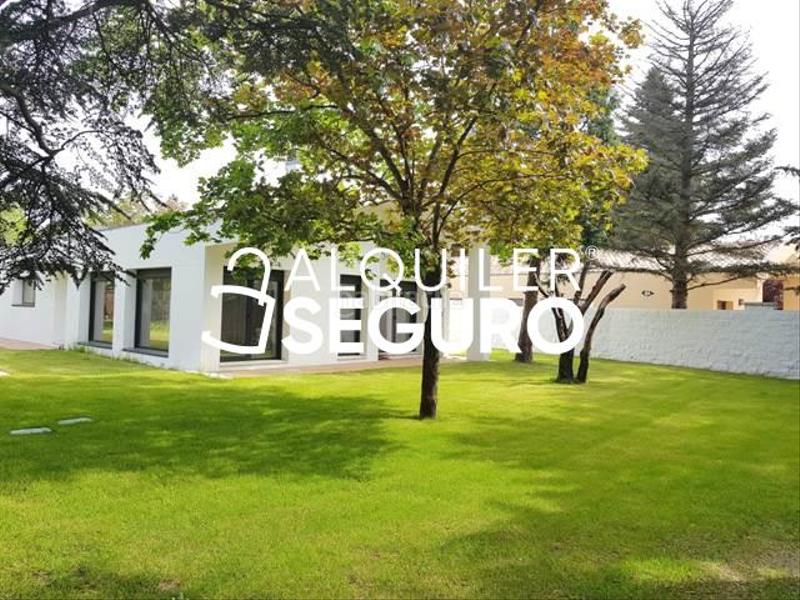 Foto cdc5e8e1-fcc9-46fb-a413-bb4601e3607a. Alquiler chalet  c cervantes el escorial en Escorial (El)