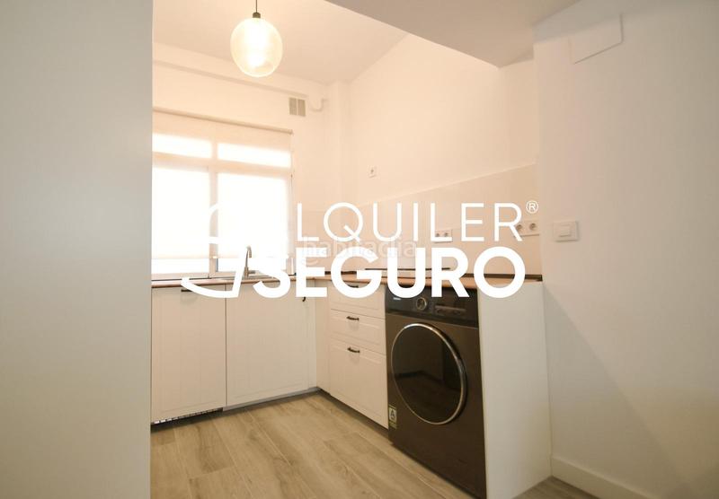 Foto b3cb0254-bfc6-45c1-b868-2c4bce07bc89. Rent flat with heating in Pacífico Madrid