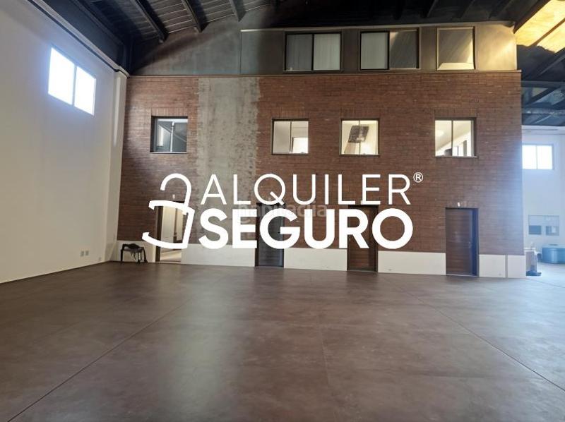 Foto 3732c6a6-772e-436d-9453-4bd5b6169a6b. Alquiler local comercial local puerto de veleta en Leganés