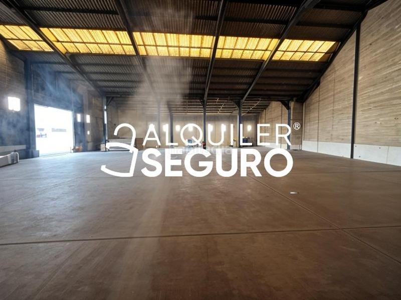 Foto 9cef5745-7392-4ae7-930b-28314830bbdd. Alquiler local comercial local puerto de veleta en Leganés