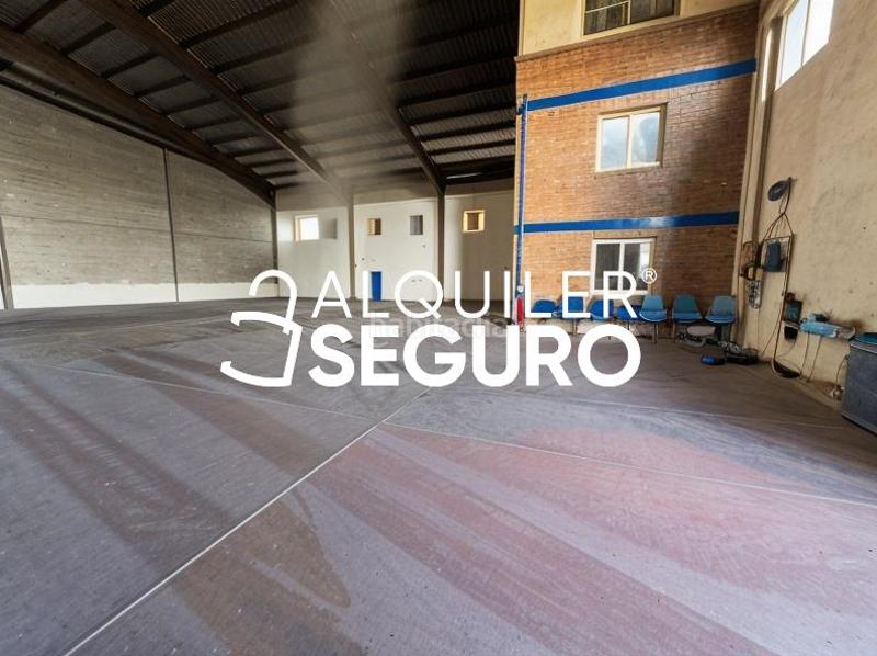 Foto b1920346-51fe-414f-9508-1e73966ca735. Alquiler local comercial local puerto de veleta en Leganés