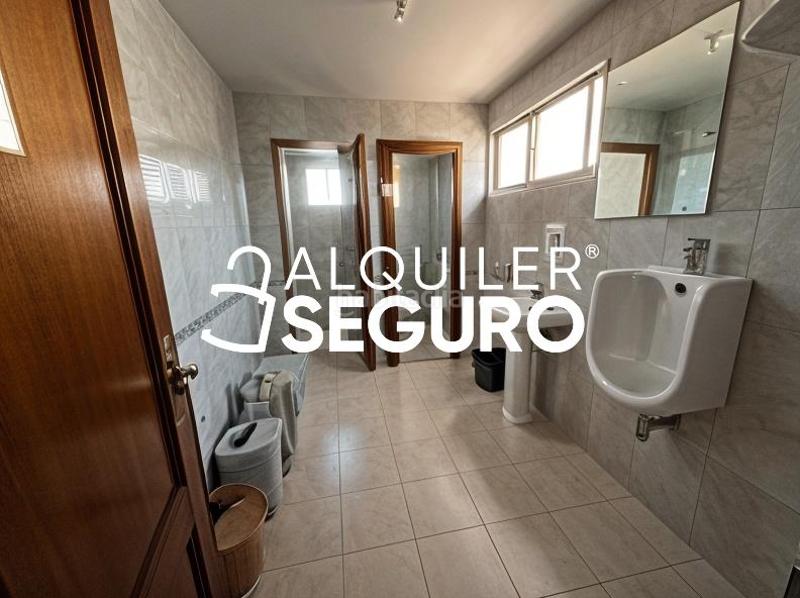 Foto 44e7a14b-bc98-4604-bbf6-22225db7c527. Location local commercial dans Leganés norte Leganés