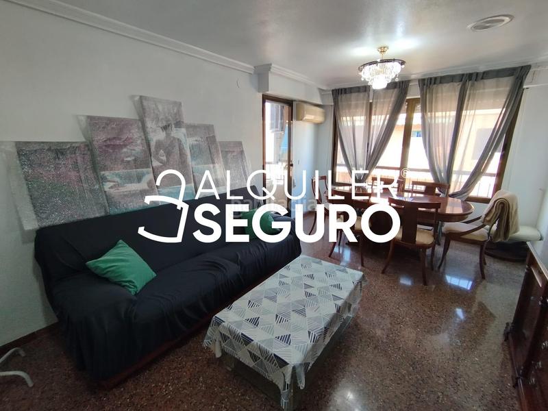 Foto d62d8152-30b1-46fe-8ecc-0fc4a2013e8f. Alquiler piso  c gilberto martínez elxelche en Elche / Elx