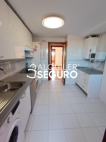 Foto a448ab69-1de0-42f4-a021-4ce62314d5b6. Alquiler ático  c alerce en Orcasur-12 de Octubre Madrid