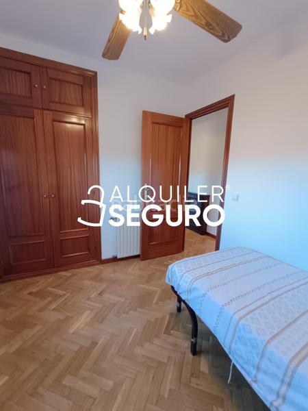 Foto 00ac5b7e-db81-49fc-be7e-1470f82d3493. Rent penthouse with heating parking pool in Orcasur-12 de Octubre Madrid