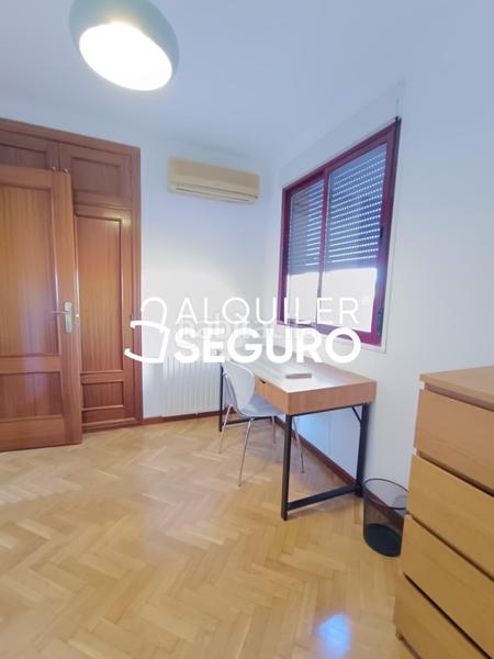 Foto 17e4ccfc-5a7a-42ae-9a62-2f9d9de55324. Rent penthouse with heating parking pool in Orcasur-12 de Octubre Madrid