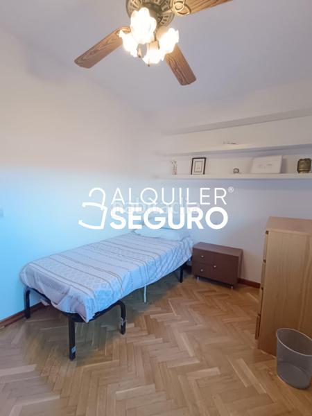 Foto 242620e8-186b-4090-ae17-72201d21e288. Rent penthouse with heating parking pool in Orcasur-12 de Octubre Madrid