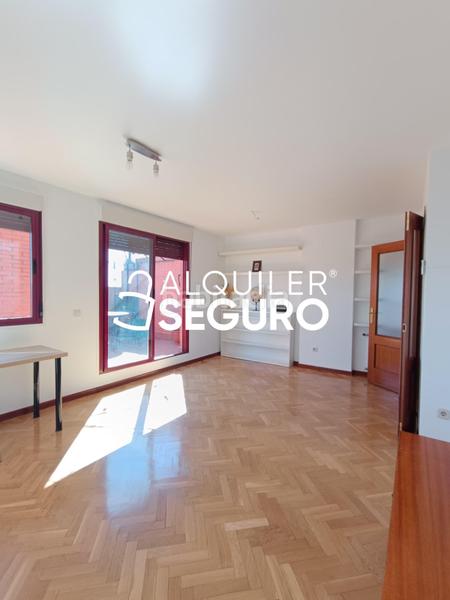 Foto 2b5a3551-1abb-4b4e-84eb-88906232fe59. Rent penthouse with heating parking pool in Orcasur-12 de Octubre Madrid