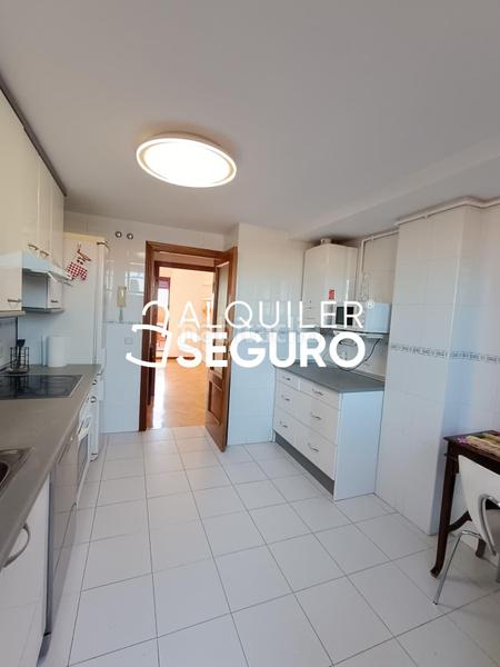 Foto 363726d4-acd7-4b41-a3fa-83f48e9f4edd. Rent penthouse with heating parking pool in Orcasur-12 de Octubre Madrid