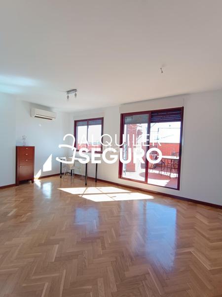 Foto 3d477d69-9c97-4b43-915b-b42a0ef29bdd. Rent penthouse with heating parking pool in Orcasur-12 de Octubre Madrid