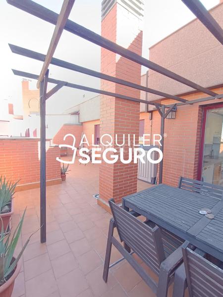 Foto 3e17a9dd-c757-4e8f-a3c6-c8a77339fdc7. Rent penthouse with heating parking pool in Orcasur-12 de Octubre Madrid