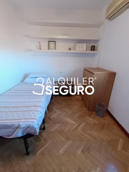 Foto 5741a43e-1d8d-4072-8cac-d7e35cfbd028. Rent penthouse with heating parking pool in Orcasur-12 de Octubre Madrid