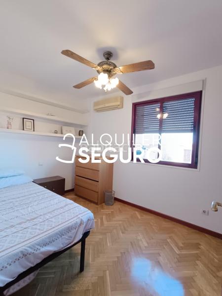 Foto 6a8f1fea-d822-4e0b-b300-412c956f5488. Rent penthouse with heating parking pool in Orcasur-12 de Octubre Madrid