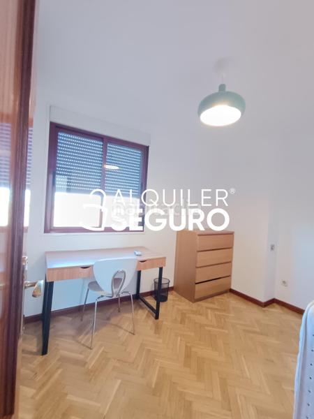 Foto a4b0c00a-73f5-4436-a2de-3deab1b11ff6. Rent penthouse with heating parking pool in Orcasur-12 de Octubre Madrid