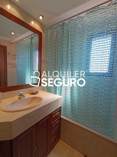 Foto f7ae1b7b-45b4-454e-82f4-577785ea4427. Rent penthouse with heating parking pool in Orcasur-12 de Octubre Madrid