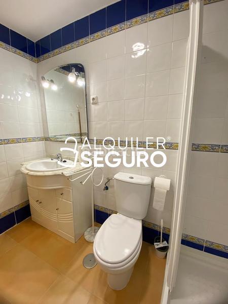 Foto 2ce68b11-295a-435a-a4cc-622d35a0ee1a. Alquiler piso  c cuesta de las descargas en Acacias Madrid