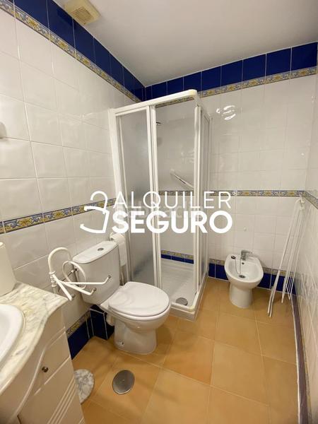 Foto 5cfd0a99-8d45-421e-be47-26fecbef1440. Rent flat in Acacias Madrid