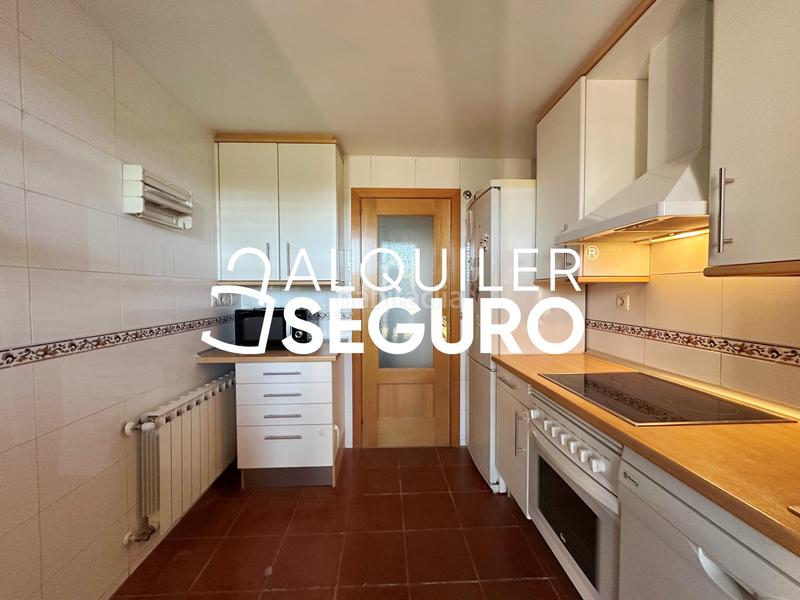 Foto 3e0245e1-890a-4a27-aa11-8f9bc9afd4b3. Rent flat with heating parking pool in Norte Pozuelo de Alarcón