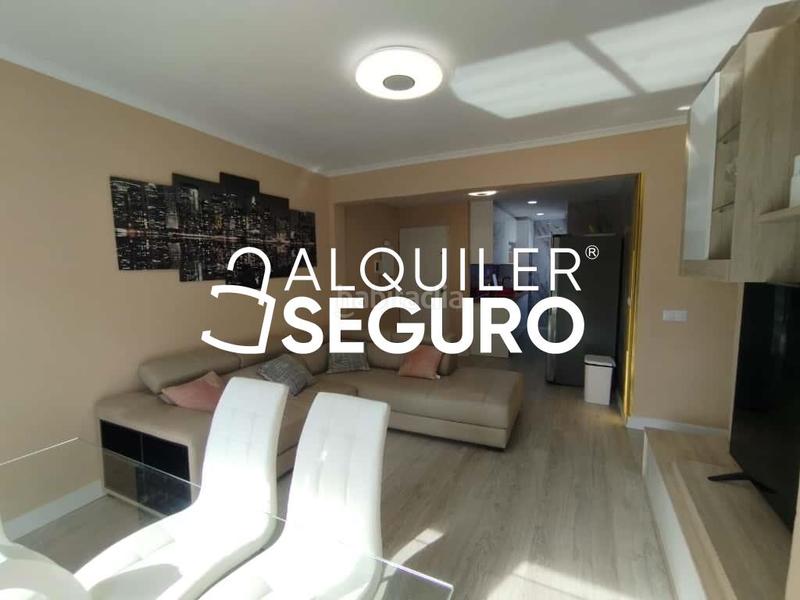 Foto a75cc173-86e7-4a54-9e64-c77ba5a63e11. Alquiler ático  c de la paz en Centro ciudad Fuengirola