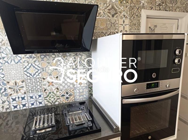 Foto 02925f7d-1dc0-44bd-8f21-e12109ead760. Alquiler piso  av. el greco en San Pablo Sevilla