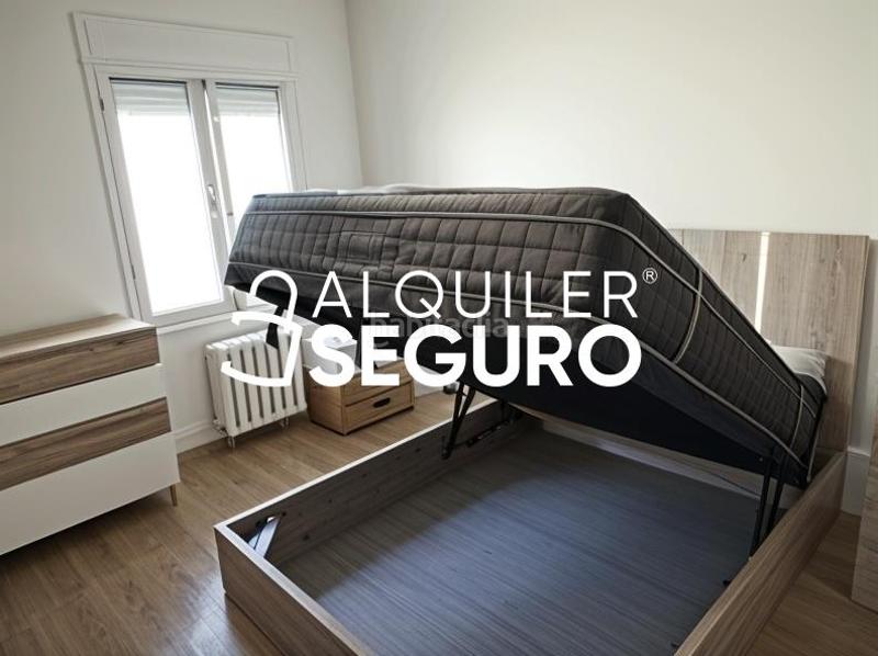 Foto 0a6e7624-9781-4f3c-9042-05fee3e6a08c. Alquiler piso  av. el greco en San Pablo Sevilla