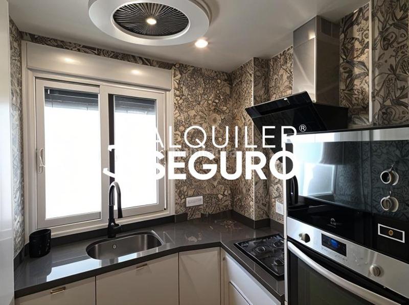 Foto 134958d3-2ae1-4a07-842c-3ef5f6effb02. Alquiler piso  av. el greco en San Pablo Sevilla