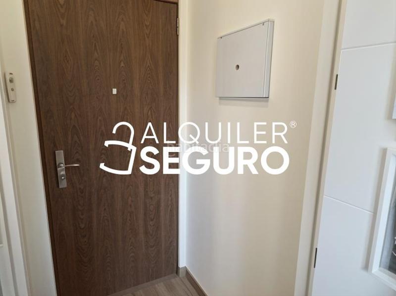 Foto 3a36fd6a-b752-4629-887c-5142d38d6f2c. Alquiler piso  av. el greco en San Pablo Sevilla