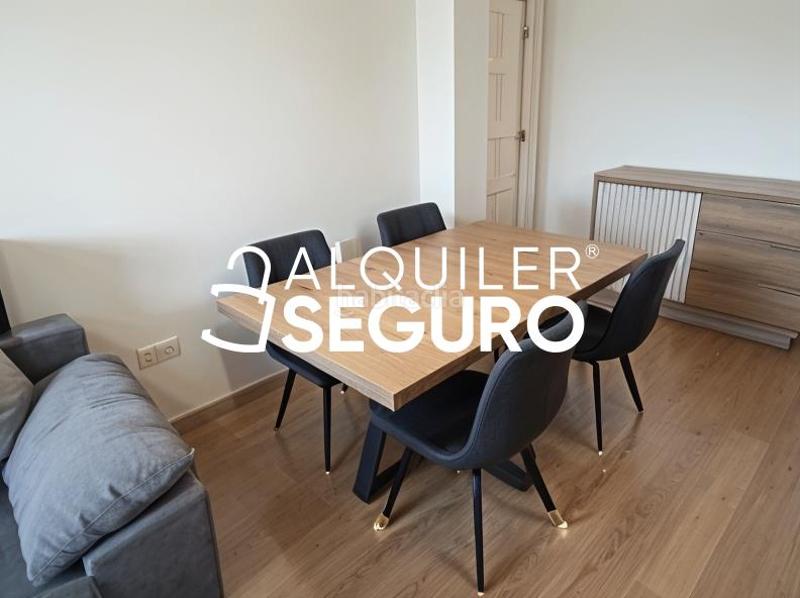 Foto 79b5c1b8-78c3-48c1-9e67-93f4387391cf. Alquiler piso  av. el greco en San Pablo Sevilla
