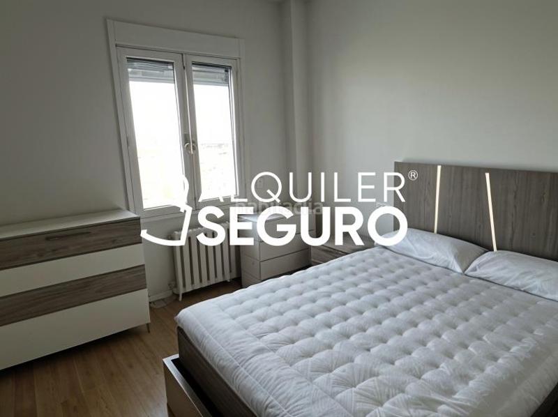 Foto 8c3610a3-dd01-4b3f-8ba4-d7b8470f033d. Alquiler piso  av. el greco en San Pablo Sevilla