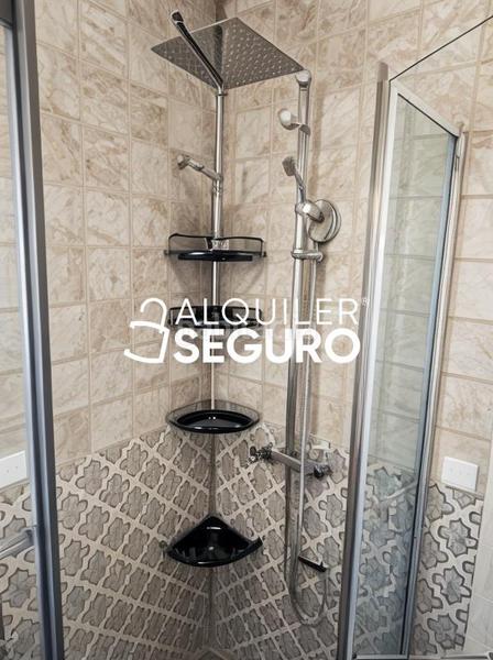 Foto b60c7a5c-a8cd-40c1-b9a4-50898641d945. Alquiler piso  av. el greco en San Pablo Sevilla
