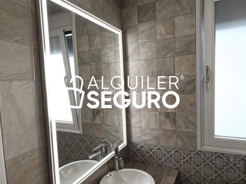 Foto c91e2758-b0f3-4732-adef-f6bf655b87ca. Alquiler piso  av. el greco en San Pablo Sevilla