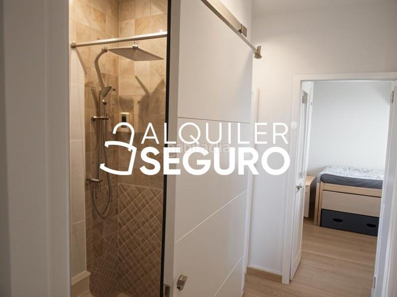 Foto d4b1202a-32a2-48a0-a4a6-40dc8dbf7bda. Alquiler piso  av. el greco en San Pablo Sevilla