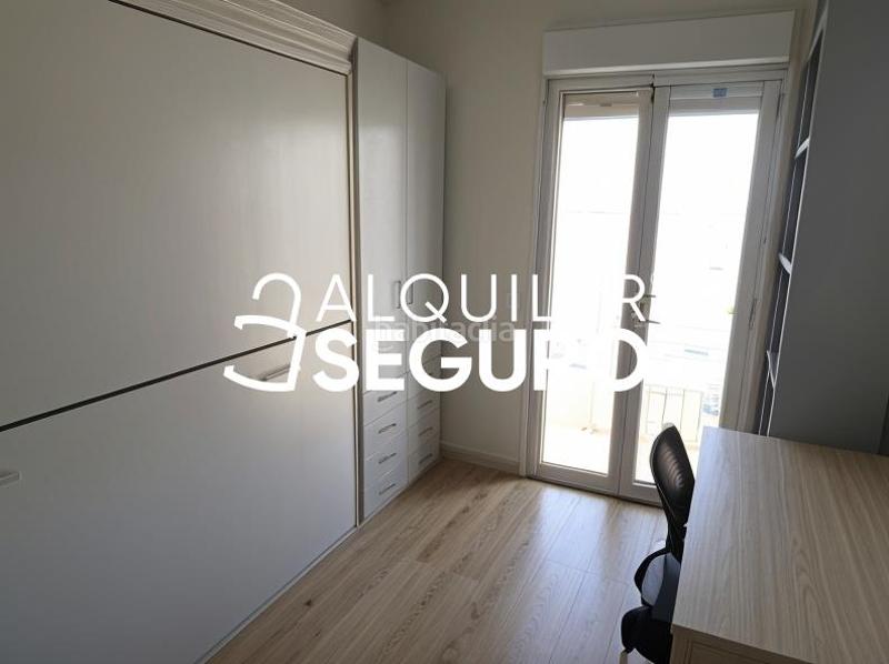 Foto ed4107ef-7a03-480d-844d-026cf7f28c5d. Alquiler piso  av. el greco en San Pablo Sevilla