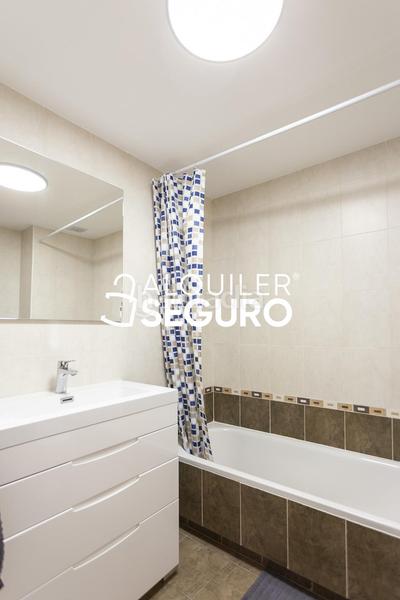 Foto bbac5f0f-761b-46e3-9a0d-82e1bbdefaac. Miete etagenwohnung mit heizung parking in Berruguete Madrid