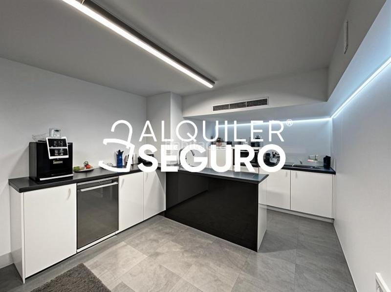 Foto 98ce6ad8-eeab-413d-82bb-f9b07f8099a7. Miete büro in Castellana Madrid