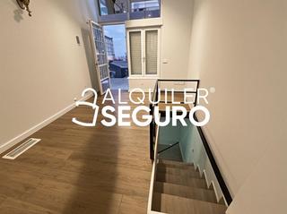 Location Local commercial  Calle de virgen de los reyes. Local de virgen de los reyes madrid