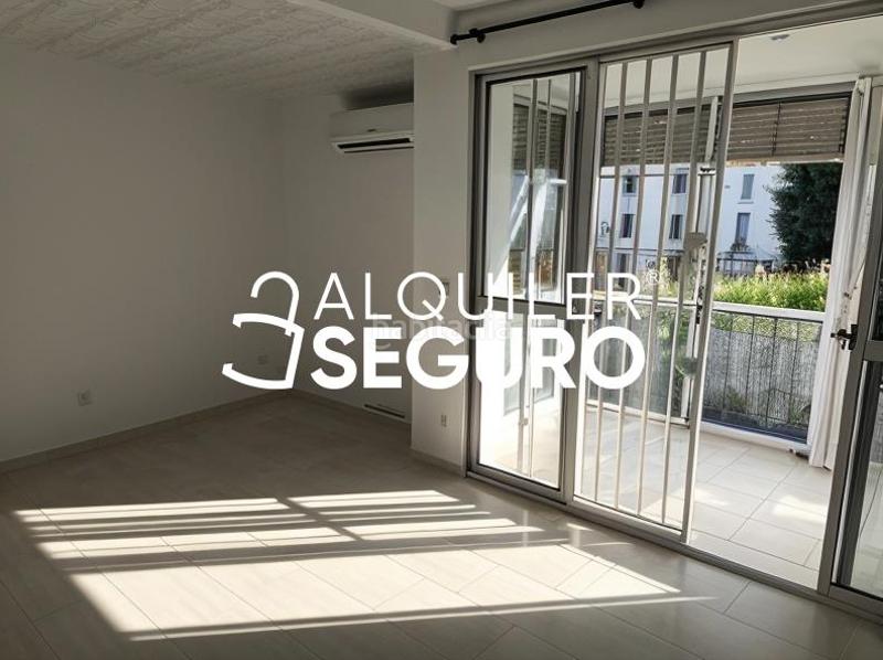 Foto b40a165a-f4c7-454e-b18e-3c325178e429. Affitto appartamento con parcheggio in La Buhaira Sevilla