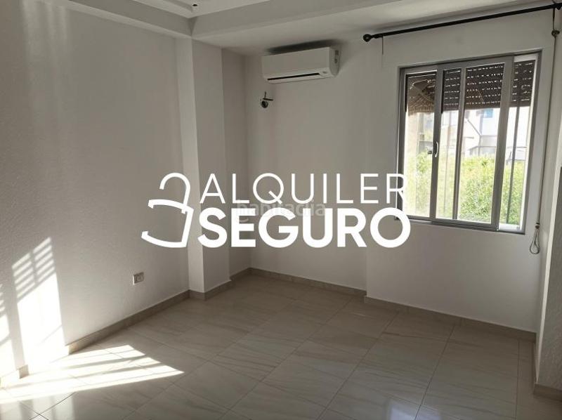 Foto 48188e2e-2a0b-4851-bd2f-47e111c31979. Alquiler piso  c aznalcazar en La Buhaira Sevilla