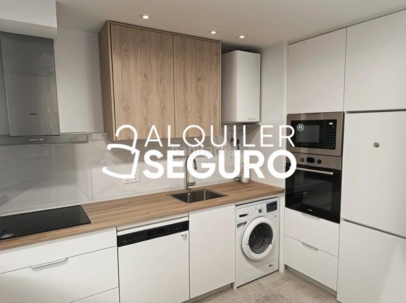 Foto 34b38344-b8a4-48f1-b1f3-5e677a78e25f. Location appartement avec parking dans La Buhaira Sevilla