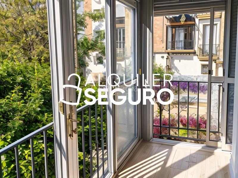 Foto a24e0b29-dc67-4c7e-80be-bc62bee0e730. Location appartement avec parking dans La Buhaira Sevilla