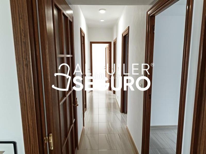 Foto aaaf962e-a735-4af8-825c-d86c4b85850a. Location appartement avec parking dans La Buhaira Sevilla