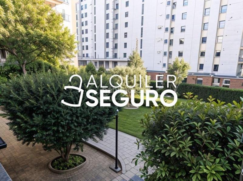 Foto dd6effb2-9636-4c60-8a9a-3a764a654e97. Location appartement avec parking dans La Buhaira Sevilla