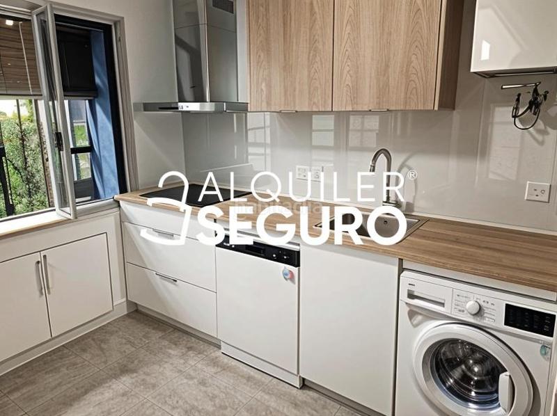 Foto 53b0e0b1-6b67-449e-b7d6-13636d850825. Miete etagenwohnung mit parking in La Buhaira Sevilla