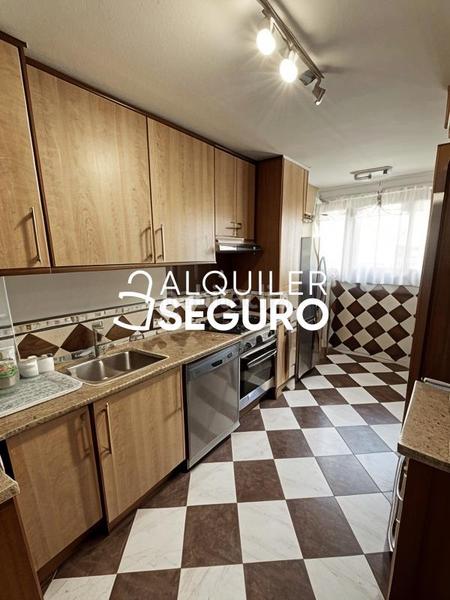 Foto 7aa8e3fb-cff9-4a7e-b31a-744de1182498. Rent flat with heating in Centro Móstoles