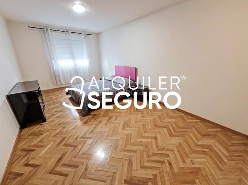 Foto 061c5b64-db31-44e3-8c8c-3fb27e29d6a5. Rent flat with heating in Ezequiel González - Conde de Sepúlveda Segovia