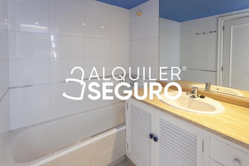 Foto 8cd61e78-9f0a-49fe-8c90-72aa52a4fe47. Alquiler piso  c de zurbano en Almagro Madrid