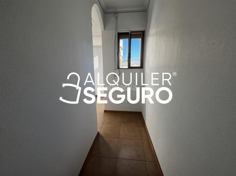 Foto 0185fb8c-9fa5-41ab-92e7-ce7478ed81da. Alquiler piso  c antonio salvador en Almendrales Madrid