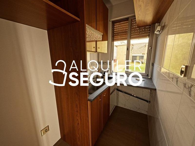 Foto 6b6b7987-39b9-4046-9b93-c86785942274. Alquiler piso  c antonio salvador en Almendrales Madrid