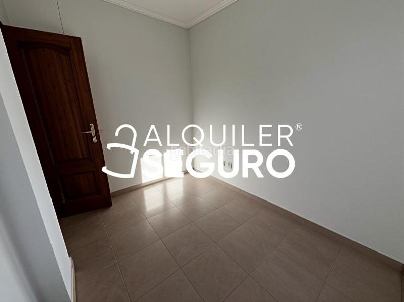 Foto 306ac80a-6f31-4db4-bb9f-9e5732610eb1. Location appartement avec chauffage dans Almendrales Madrid