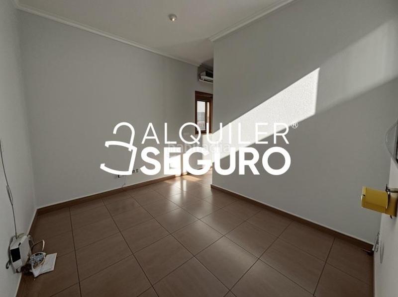 Foto 6f0b78d5-b0b6-486a-836f-9109a7a26a0c. Rent flat with heating in Almendrales Madrid